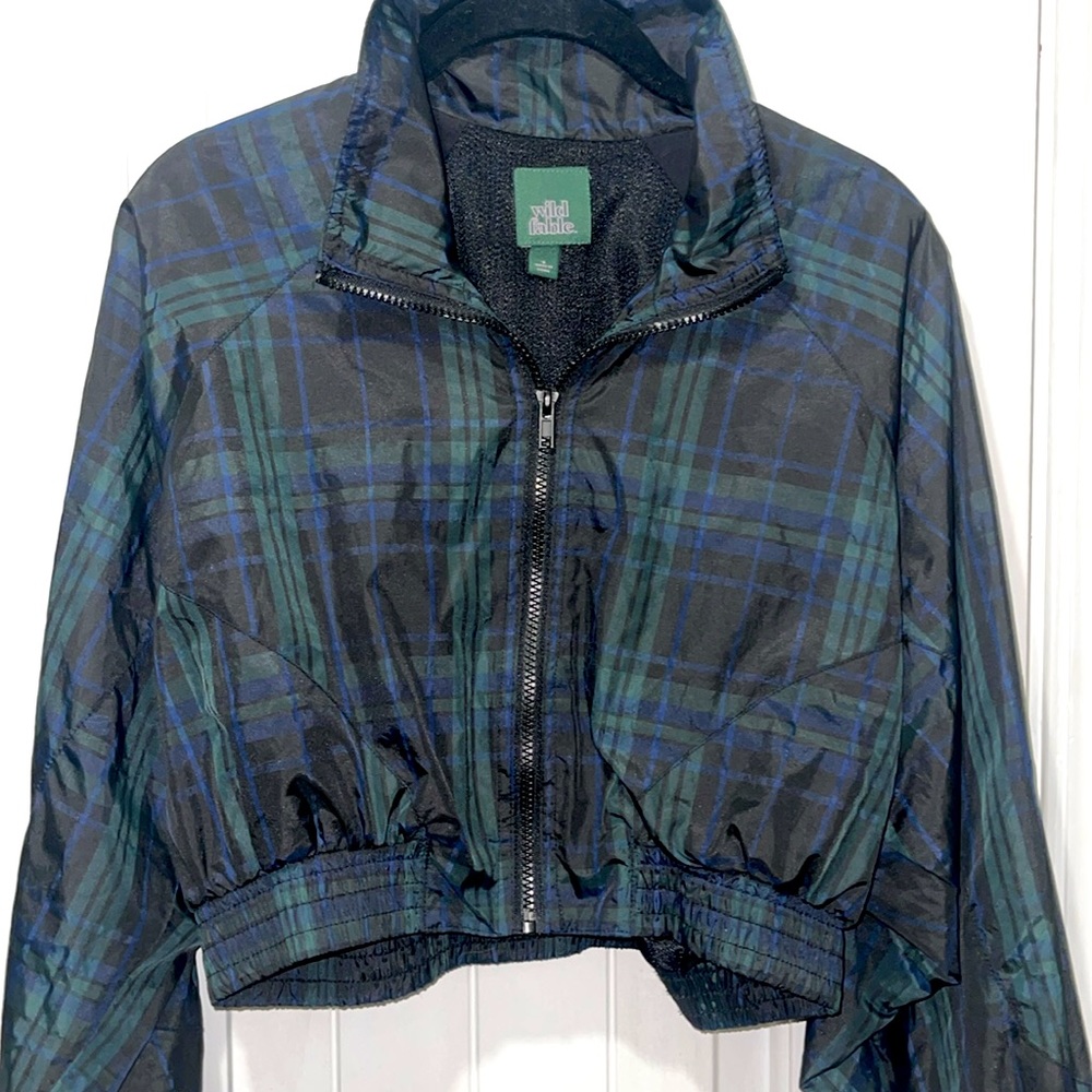Wild Fable green plaid cropped long sleeve front zip jacket in size small